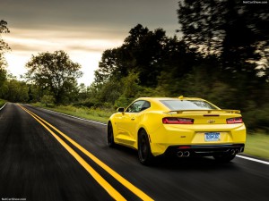 Chevrolet-Camaro_2016_1024x768_wallpaper_14